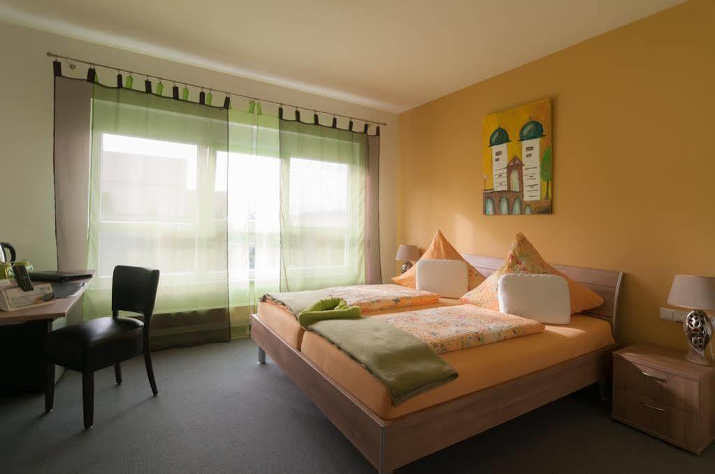 Park-Hotel Leimen Eksteriør billede
